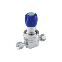 Регулятор AMFLO UHP AU23 Материал: Код S (Body-SUS316L VAR; Poppet, Nozzle,Gland-SUS316L;Diaphragm-Hastelloy®C-22,Seat: PCTFE) ; Поверхность 0.13 um; 4х портовый с манометрами, вх. давл. 206 бар, CV-0.9